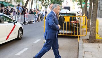 El exsecretario de Organización del PSOE, Santos Cerdán a su llegada a declarar en el Tribunal Supremo, a 30 de junio de 2025, en Madrid (España). El Tribunal Supremo (TS) ha citado a declarar a Santos Cerdán por presuntos delitos de organización criminal y cohecho. Cerdán está siendo investigado dada su conexión inescindible con los hechos referidos al exministro de Transportes José Luis Ábalos.
30 JUNIO 2025;SANTOS CERDÁN;TRIBUNAL SUPREMO;CASO KOLDO
Jesús Hellín / Europa Press
30/06/2025