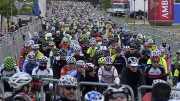Participantes en la XXVI edición de la "Marcha Cicloturista ChainReactionCycles.com Quebrantahuesos", que engloba la Quebrantahuesos y la Treparriscos, y que ha contado con 11.000 corredores en la salida.