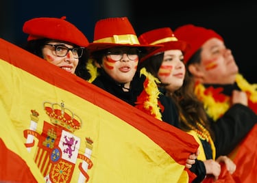 Banderas españolas también muy presentes en las gradas del estadio de Auckland.