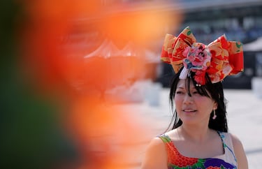 La Dubai World Cup 2024 comienza este sábado, 30 de marzo, en el hipódromo de Meydan en Dubai, Emiratos Árabes Unidos. Se repartirán 30.500.000 de dólares incluyendo los 12 millones de la prueba central. En sus alrededores pasean y disfrutan del evento los asistentes siempre presumiendo de sus mejores galas.