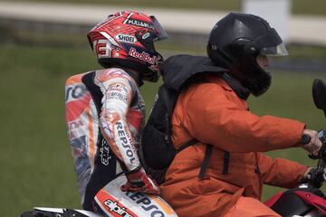 Marc Márquez tras una caída.