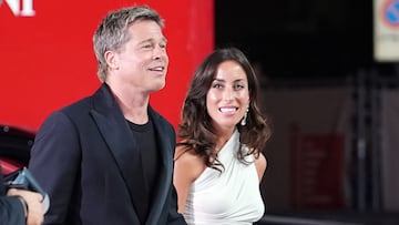 El elegante vestido de Inés de Ramón en su primer posado con Brad Pitt