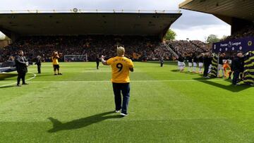 Sin Cara en su visita a Wolverhampton.