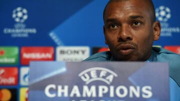 Manchester City&#039;s Brazilian midfielder Fernandinho attends a press conference prior to the UEFA Champions League second leg quarter-final football match between Manchester City and Liverpool, at City Football Academy in Manchester, north west England