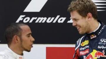 <b>DOS CAMPEONES. </b>Hamilton y Vettel compartiendo un podio de esta temporada.