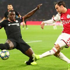 Batshuayi conquista Ámsterdam