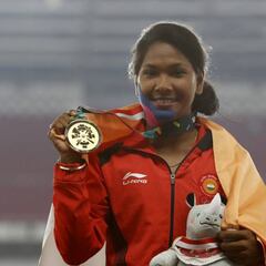 Indian heptathlete wins Asian Games gold then pleas for shoes