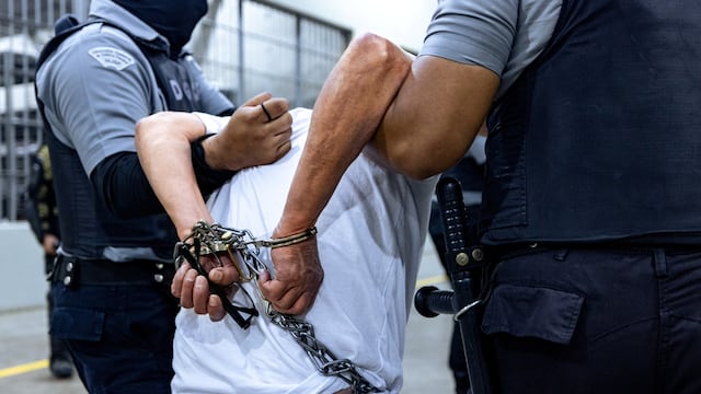 El gobierno de Estados Unidos reconoce haber deportado a un padre hispano a El Salvador a causa de un “error administrativo” y ya no lo pueden regresar.