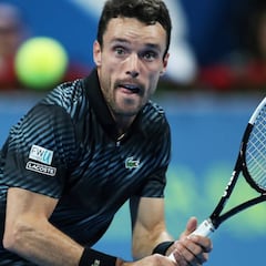 Bautista se retira en Sofía por enfermedad y Verdasco cae