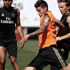 James quiere jugar: Rompe la defensa y asistencia perfecta