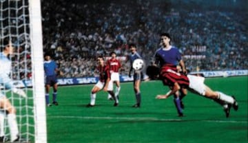 Gol de Van Basten en el partido de Copa de Europa de la temporada 88/89 entre el Milan y el Vitosha Sofia 