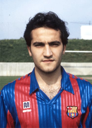 El extremo izquierdo español se formó en las categorías inferiores del Barcelona. Con el primer equipo jugó entre 1988 y 1992. Disputó 14 partidos y anotó 2 goles (102 encuentros y 39 goles con el filial). Consiguió una Liga y una Supercopa de España.