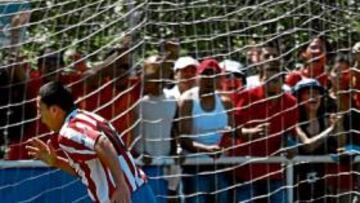 <b>GOLAZO. </b>Crispín Benítez marca su segundo gol tras una gran jugada individual en la que dejó tumbados a cuatro contrarios.