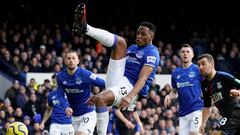 Yerry Mina, entre las figuras del temporada del Everton.