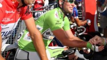 Cavendish se impone en la decimoctava etapa y Nibali sigue l¨ªder