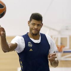 Tavares: "¿Mirotic? Nuestra defensa siempre es de equipo"