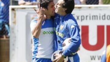 <b>AL FINAL DE LA SESIÓN. </b>Emery intenta calmar a Vicente tras su rifi-rafe con César en la sesión.