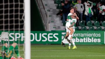 Los Nicos se dan un festín ante un pobre Oviedo