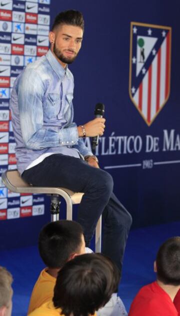 Las imágenes de la presentación de Yannick Carrasco