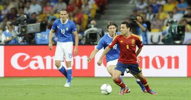 L'?quipe: Platini, el mejor de la historia en las Eurocopas; Xavi 3?, Iniesta 4? y Torres el 7?