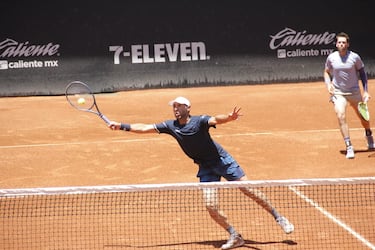 Santiago González ganó el México City Open en dobles