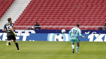 Jorge De Frutos aprovecha que Oblak subi¨® a intentar el empate del Atleti, para marcar a puerta vac¨ªa el 0-2 definitivo.