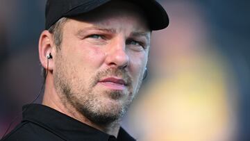 BRAUNSCHWEIG, GERMANY - OCTOBER 22: Lukas Kwasniok, head coach of Paderborn looks on during the Second Bundesliga match between Eintracht Braunschweig and SC Paderborn 07 at Eintracht-Stadion on October 22, 2022 in Braunschweig, Germany. (Photo by Stuart Franklin/Getty Images)