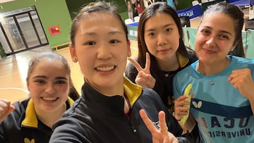 Las jugadoras del UCAM celebra el título