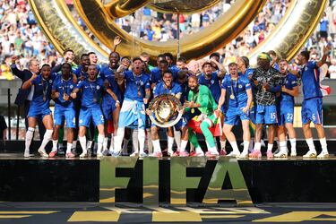 El equipo Londinense se proclamó campeón del torneo tras vencer por 3-0 al PSG en la final del torneo. Como ganador recibirá el mayor trozo del "pastel" del Mundial de Clubes: 114.6 Millones de Dólares.