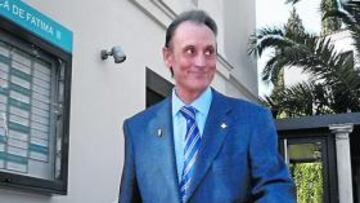 <b>CLARO. </b>Lopera, al salir de su revisión en el hospital, aclaró que Chaparro seguirá como entrenador.