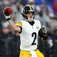Steelers quieren tener cuatro quarterbacks para el training camp