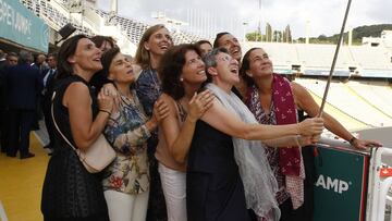 Las selección femenina de hockey hierba se hace un selfie.