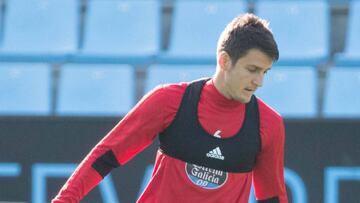 Nemanja Radoja se ejercita con el Celta en un entrenamiento celebrado en el estadio de Balaídos.
