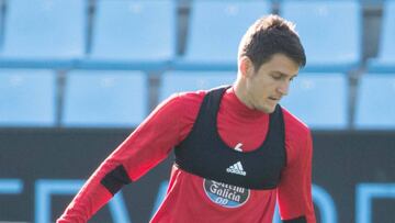 Nemanja Radoja se ejercita con el Celta en un entrenamiento celebrado en el estadio de Bala&iacute;dos.