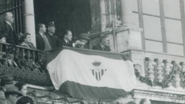 Bandera del Betis en la Maestranza.