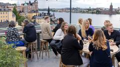 People have drinks and watch the view of the city from a rooftop bar in Stockholm, Sweden, July 19, 2023. TT News Agency/Ali Lorestani via REUTERS ATTENTION EDITORS - THIS IMAGE WAS PROVIDED BY A THIRD PARTY. SWEDEN OUT. NO COMMERCIAL OR EDITORIAL SALES IN SWEDEN.