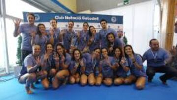 Las jugadoras del Sabadell celebran su cuarto t&iacute;tulo de campeonas de Europa. 