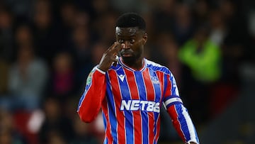 Soccer Football - Carabao Cup - Third Round - Crystal Palace v Millwall - Selhurst Park, London, Britain - September 16, 2025 Crystal Palace's Marc Guehi reacts Action Images via Reuters/Matthew Childs EDITORIAL USE ONLY. NO USE WITH UNAUTHORIZED AUDIO, VIDEO, DATA, FIXTURE LISTS, CLUB/LEAGUE LOGOS OR 'LIVE' SERVICES. ONLINE IN-MATCH USE LIMITED TO 120 IMAGES, NO VIDEO EMULATION. NO USE IN BETTING, GAMES OR SINGLE CLUB/LEAGUE/PLAYER PUBLICATIONS. PLEASE CONTACT YOUR ACCOUNT REPRESENTATIVE FOR FURTHER DETAILS..