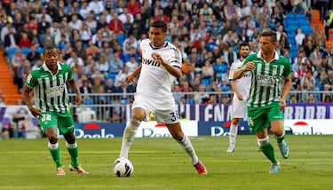Casemiro llegó al Real Madrid el último día de mercado de invierno de 2013 como cedido procedente del Sao Paulo. Se incorporó al Real Madrid Castilla, aunque fue inscrito para disputar la Champions con el primer equipo esa temporada e incluso debutó en Liga, el 20 de abril contra el Betis.  