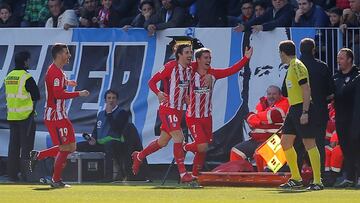 Soccer Football - La Liga Santander - Malaga CF vs Atletico Madrid - La Rosaleda, Malaga, Spain - February 10, 2018 Atletico Madrid’s Antoine Griezmann celebrates scoring their first goal with Sime Vrsaljko and Lucas Hernandez REUTERS/Jon Nazca