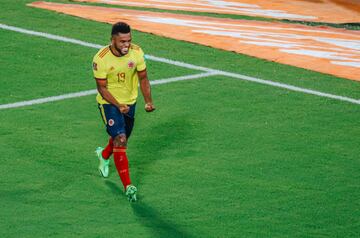 Con un gol en el último minuto, la Selección Colombia salvó un punto en el encuentro ante los dirigidos por Scaloni.  Luis Fernando Muriel y Miguel Borja anotaron. 