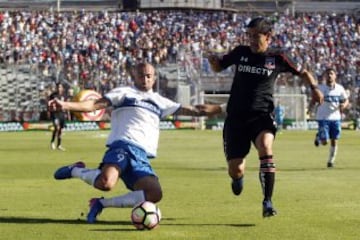 Futbol, Colo Colo vs Universidad Catolica
Quinta fecha, campeonato de Clausura 2016/17
El jugador de Universidad Catolica Santiago Silva, izquierda, disputa el balon con Julio Barroso de Colo Colo durante el partido de primera division en el estadio Monumental de Santiago, Chile.
04/03/2017
Christian Iglesias/Photosport
*************

Football, Colo Colo vs Universidad Catolica
Fifth date, Clousure Championship 2016/17
Universidad Catolica's player Santiago Silva, left, battles for the ball against  Julio Barroso of Colo Colo during the first division football match at the Monuemnatl stadium in Santiago, Chile.
04/03/2017
Christian Iglesias/Photosport