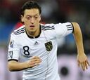 Löw acuerda con el Madrid no llamar a Özil para Suecia
