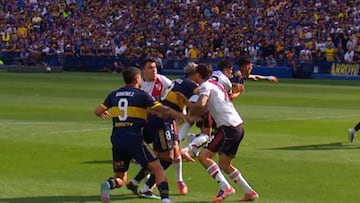 Carlos Palacios protagonizó una jugada que hizo explotar a Boca Juniors en el Superclásico