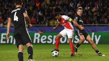 Monaco's Colombian forward Radamel Falcao (C) vies for the ball during the UEFA Champions League Group E football match between AS Monaco FC and PFC CSKA Moscow at the Louis II Stadium in Monaco on November 2, 2016. / AFP PHOTO / ANNE-CHRISTINE POUJOULAT