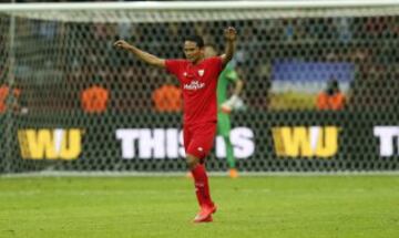 Bacca hizo este golazo que representó el 2-1 para el Sevilla.