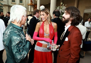 Baz Luhrmann, Jessica Serfaty Michel y Leonardo Del Vecchio durante la MET Gala 2024. 