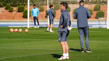 Rubi dirigiendo una sesión de trabajo.