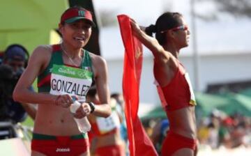 Lupita González ya luce su medalla de plata en el cuello