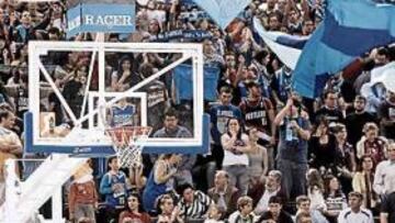 <b>AMBIENTAZO. </b>Estudiantes regalará 1.000 balones a los primeros espectadores que acudan esta noche al Telefónica Arena.